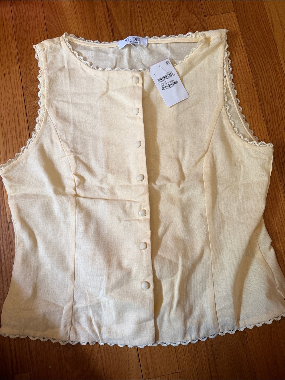 Studio Pale Yellow Sleeveless Button-Front Top with Scalloped Trim